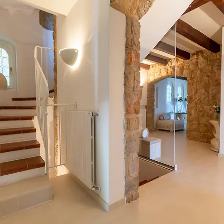 Villa Maria Pia - Mediterranean Luxury, Sea Views, Private Beachfront Parking, Near Monaco & France