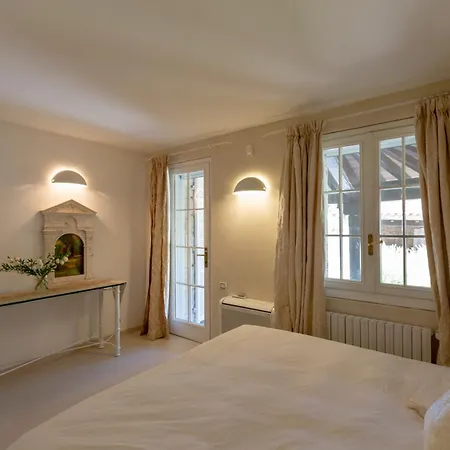 Maria Pia - Mediterranean Luxury, Sea Views, Private Beachfront Parking, Near Monaco & France *