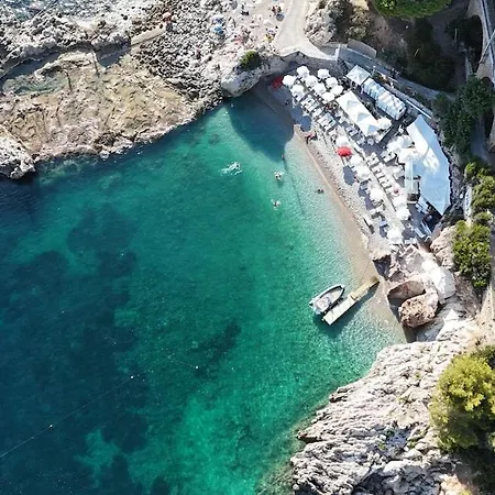 Villa Maria Pia - Mediterranean Luxury, Sea Views, Private Beachfront Parking, Near Monaco & France *